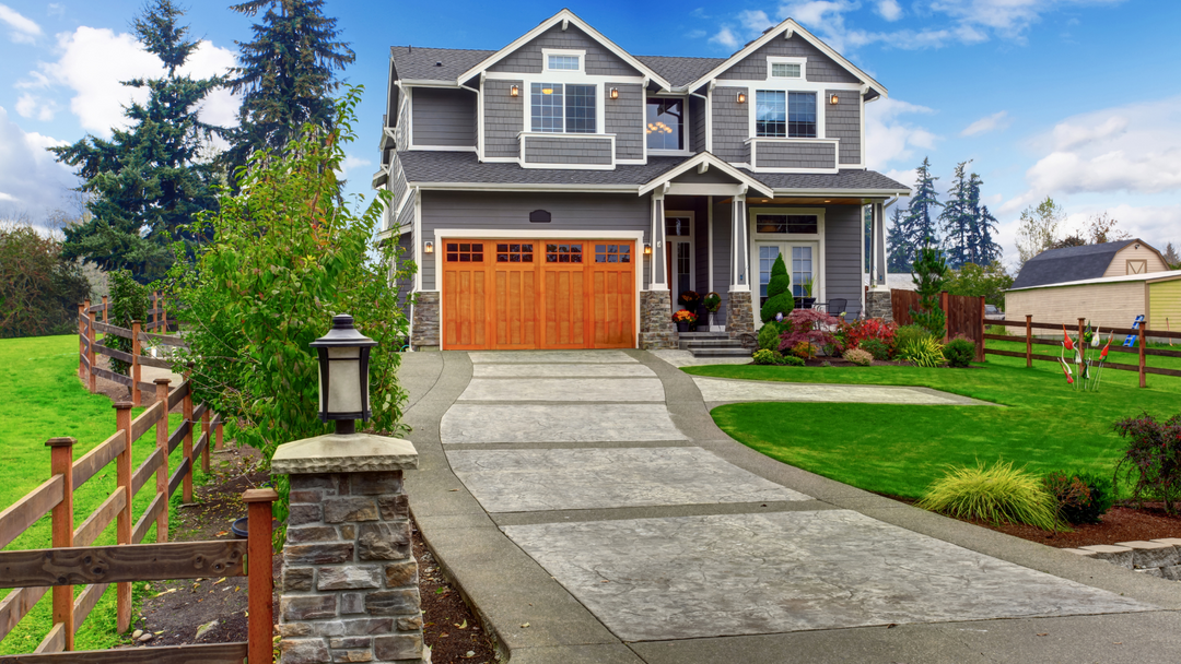 It's All About the Curb Appeal: Six Ways to Enhance Your Fence Lines